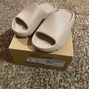 Brand new yeezy slides never worn! Size 5!! Desert Sand!